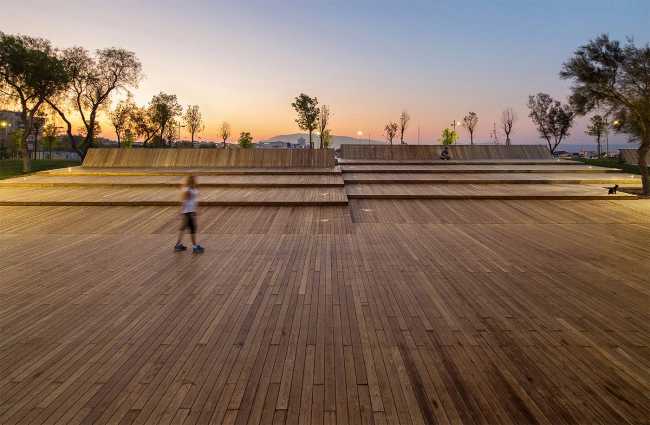 Spazio urbano in legno in Turchia